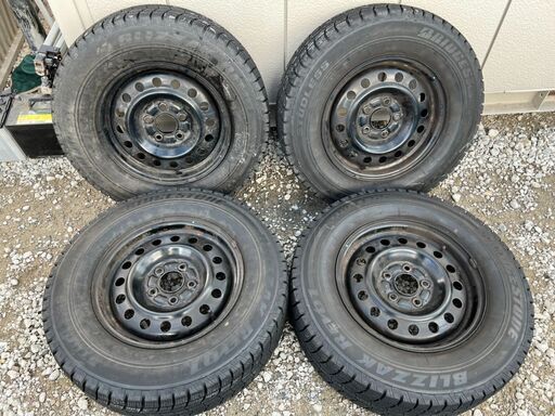 【中古】215/70R15  スタッドレスタイヤ・ホイールセット  BRIDGESTONE BLIZZAK 　日産ホイールキャップ付き　エクストレイル　15インチ 中古】215/70R15 スタッドレスタイヤ・ホイールセット BRIDGESTONE