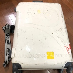 古い大型スーツケース 