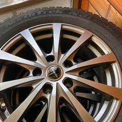 現在取扱を中止してます。新車購入のため不要になったスタッドレスタイヤ（215.60.R16）とアルミホイールをセットでお売りします