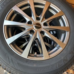 現在取扱を中止してます。新車購入のため不要になったスタッドレスタイヤ（215.60.R16）とアルミホイールをセットでお売りします
