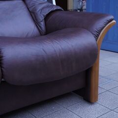 北欧ノルウェーのメーカーEKORNES(エコーネス)社のストレスレスエルドラド2人掛けソファです。 リビングはもちろんシアタールームなどにおススメの北欧デザインのハイバックソファ♪BL436