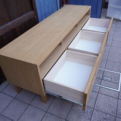 人気のunico(ウニコ)よりHUTTE(ヒュッテ)シリーズ のオーク材TVボード