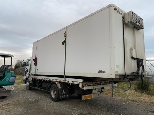 コンテナ　トラックコンテナ断熱材入り　大きい　引き取り限定　積み込みはリフトにて行います。サービス