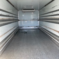 コンテナ　トラックコンテナ断熱材入り　大きい　引き取り限定　積み込みはリフトにて行います。サービス