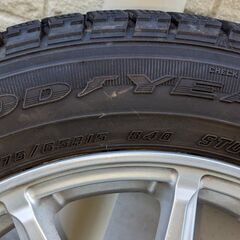 グッドイヤースタットレスタイヤICE NAVE ZEAⅡバリ山175/65/R15 アクア等