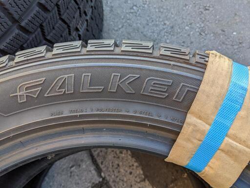 引き渡し予定者決定】スタッドレスタイヤ4本 FALKEN 215/55R17 引き渡し予定者決定】スタッドレスタイヤ4本 FALKEN 215/55R17