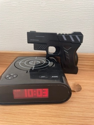 目覚まし時計　銃