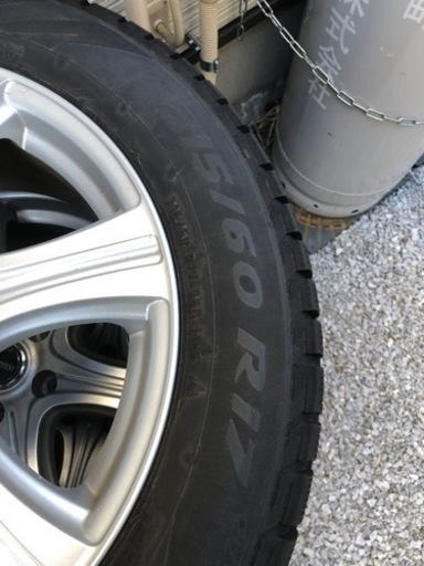 受け渡し予定者決定スタッドレスタイヤ 215/60 17インチ