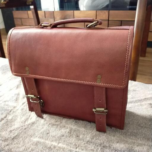 英国デザイン本革バッグ