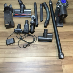 Dyson DC62 本体ジャンク品　付属アタッチメントたくさん...