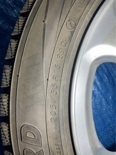 スタッドレスタイヤ 205/55R16の画像