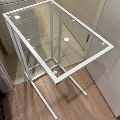 IKEA ガラストップ　ベッドサイドテーブル
