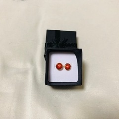 ピアス　レッド