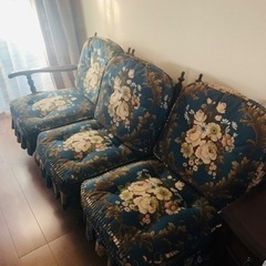 【無料】華やか　花柄クッション付きソファ　椅子　木製椅子