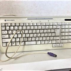パソコンキーボード（USB接続じゃない）ホワイト系