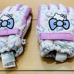 キティちゃん　手袋2
