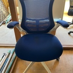 オフィス椅子　白×青
