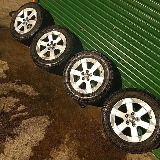 本日お渡しできます。プリウス15インチスタッドレスタイヤ4本セット