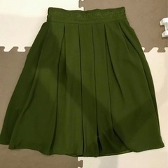 オリーブグリーンのスカート　Mサイズ
