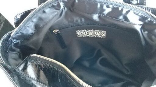 イアパピオネ ブラックショルダーバッグ