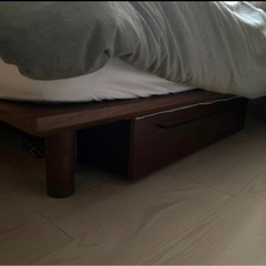 無印良品の木製ベッドフレーム、マットレス、収納引き出し