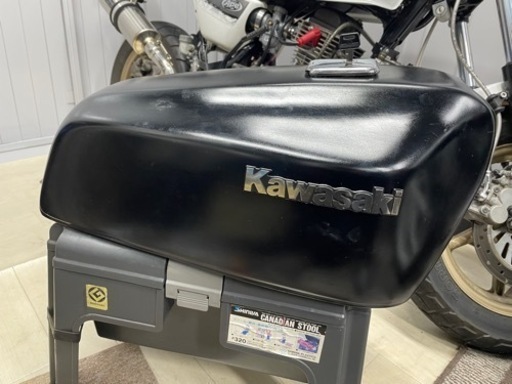 ゼファー 400 χ FXタイプ FRP製 タンク キャップ、鍵付き