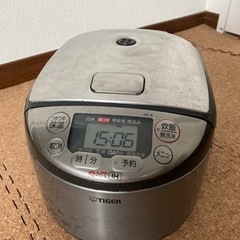 炊飯器　TIGER  JKI-A型　3合炊き