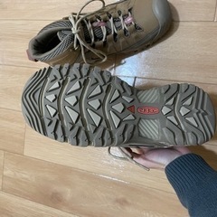 Keen 新品　女子登山靴