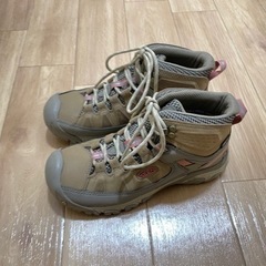 Keen 新品　女子登山靴