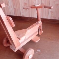 手作りの木製三輪車