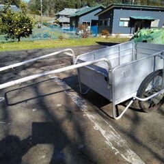 アルミリヤカー！　折りたたみ式！！　ノーパンクタイヤ！！