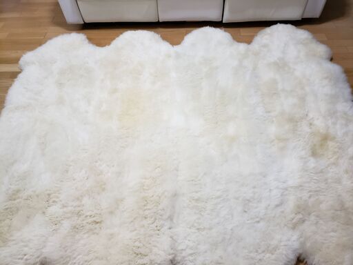 天然　ムートン　ラグ（絨毯）ニュージーランド産羊毛皮100％　サイズ210×183