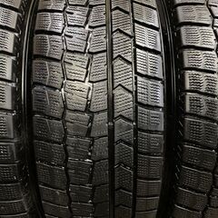 DUNLOP WINTER MAXX WM02 215/60R16 16インチ スタッドレス 4本 2018年製 エスティマ オデッセイ ヴェゼル等　(VTB393) クレジットカード QR決済可能 DUNLOP WINTER MAXX WM02 215/60R16 16インチ スタッドレス 4本 2018年