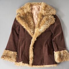 襟元フェイクファーのレディースジャケット　コート