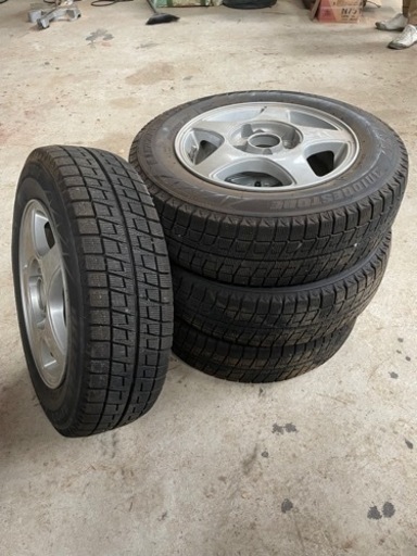 スタッドレスタイヤ　美品　165/70R13