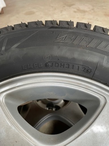 スタッドレスタイヤ　美品　165/70R13