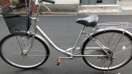 26インチ自転車 銀 ブリジストン 内装3段 LEDオートライト