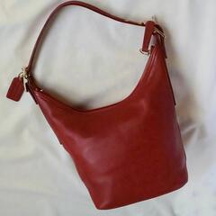 発送も可能』COACH USA製オールドコーチショルダーバッグ レッド系