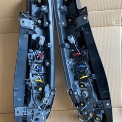 購入者決定！80系後期ヴォクシー純正テール(ハーネス付き)