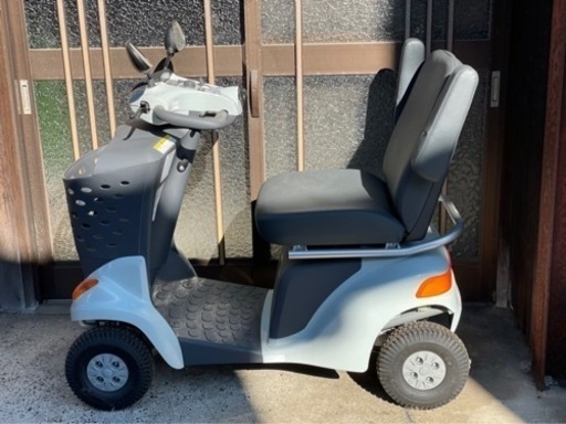 スズキの電動車椅子、新古車です。