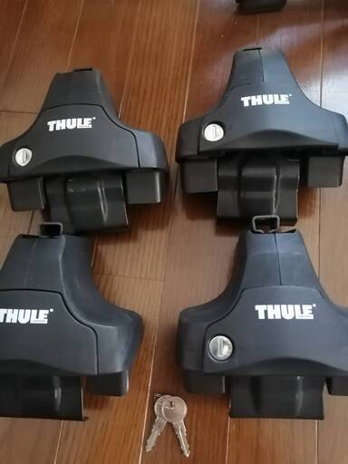 THULE 鍵付き　フット754とキット1545　中古です、バーとセットで　6000円！