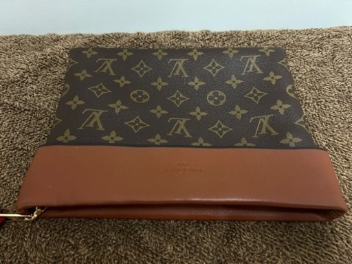 VUITTON クラッチバック