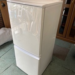 【リサイクルサービス八光　田上店　安心の1か月保証　配達・設置OK】シャープ SHARP SJ-D14A-W [冷蔵庫 （137L・つけかえどっちもドア） 2ドア ホワイト系]