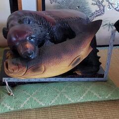 鮭をくわえた木彫りの大きな熊　お値段下げました