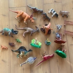 動物と恐竜のフィギュア