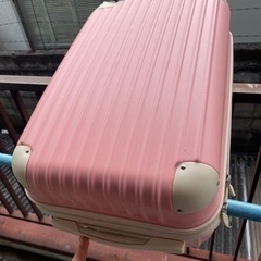 【ネット決済】ピンクのスーツケースをあげます　(無料)