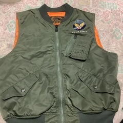 メンズMのベストジャケット、U.S.AIR  FORCEとあります。