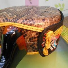 (送料無料)239.800円　銘苅春政デザイン変更済　八重山黒檀蛇皮沖縄三線本張り　希少品