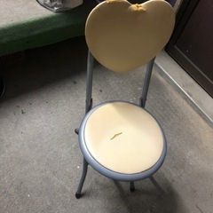 背もたれが♡の椅子