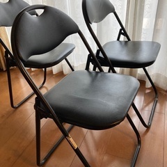 パイプ椅子3脚セット¥500です！